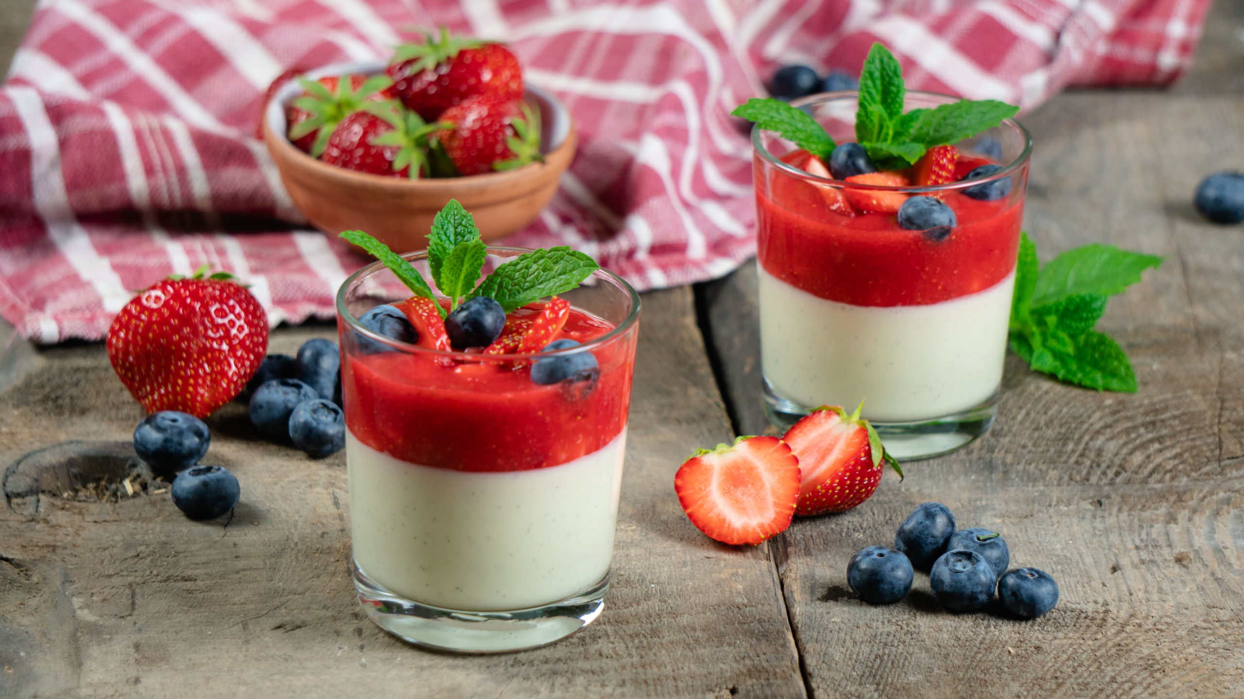 Panna Cotta Rezept mit Erdbeersoße