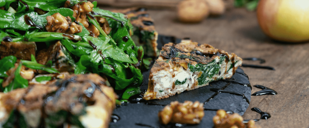 Frittata mit Herbstsalat und Wallnüssen