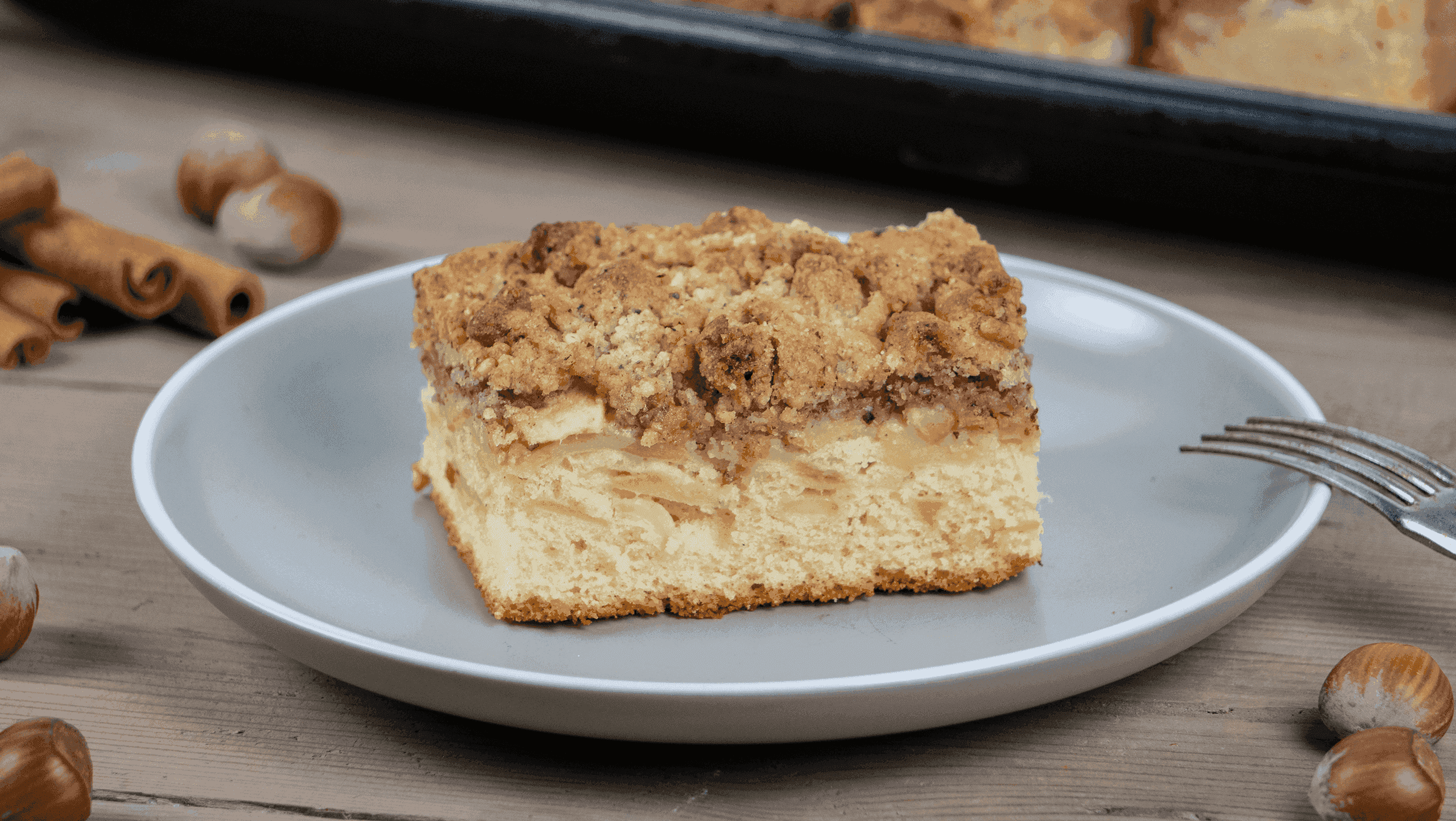 Apfelkuchen mit Nuss-Streusel - Flavoury Food Blog