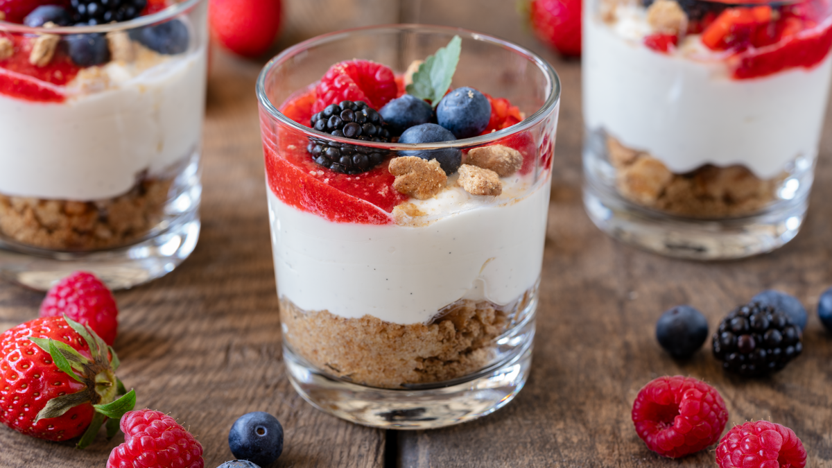 Rezept No Bake Cheesecake im Glas mit ErdbeerTopping