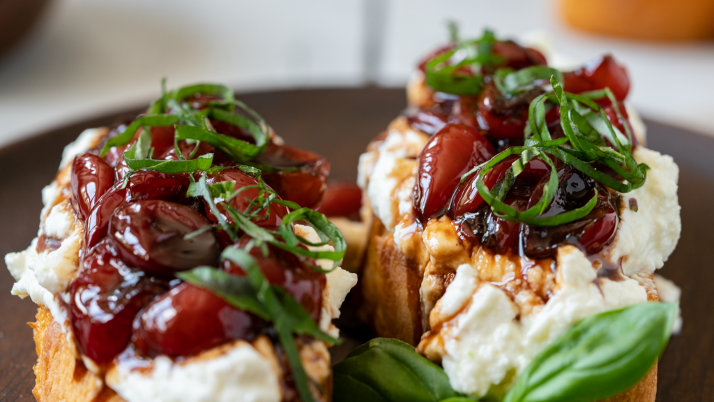 Rezept für eine Bruschetta mit Kirschen Foto